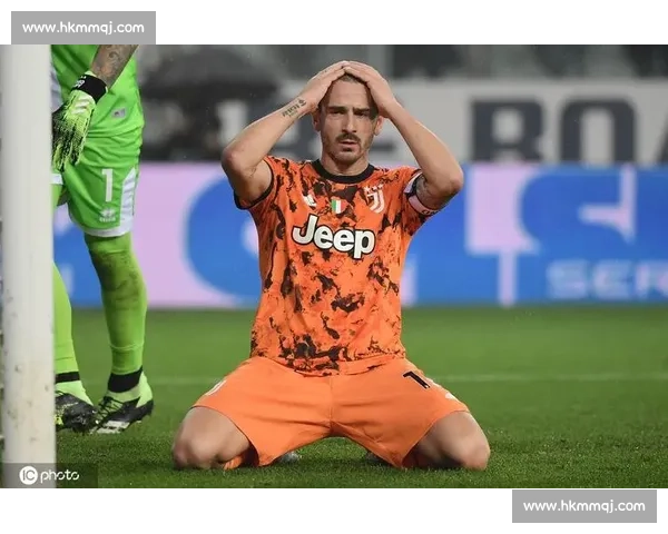 博努奇社交媒体发文引关注：慈善赛飞铲争议后与霍顿合影互动